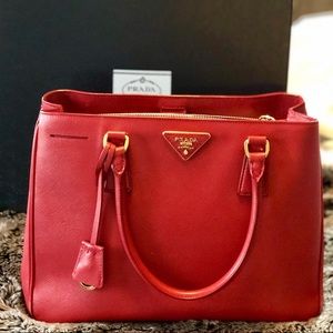 *Gorgeous Bag* Prada Saffiano Lux Leather Bag